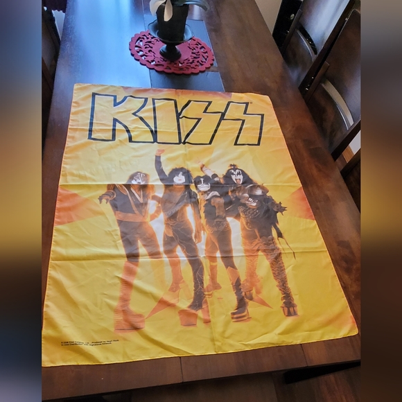 BAND ART | ✨️✨️KISS ✨️✨️Tapestry - Wall Hanging  Silk Scarf 2008 - Rock Legends - Picture 3 of 17